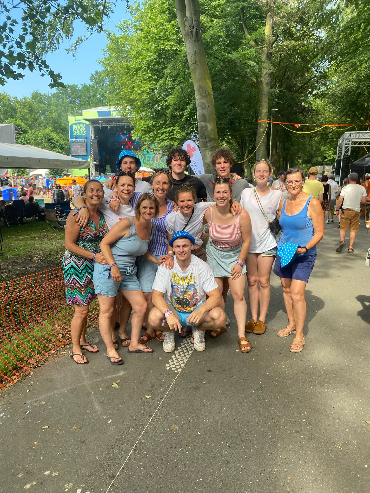 Rotaractleden en begeleiders tijdens Rock for Specials