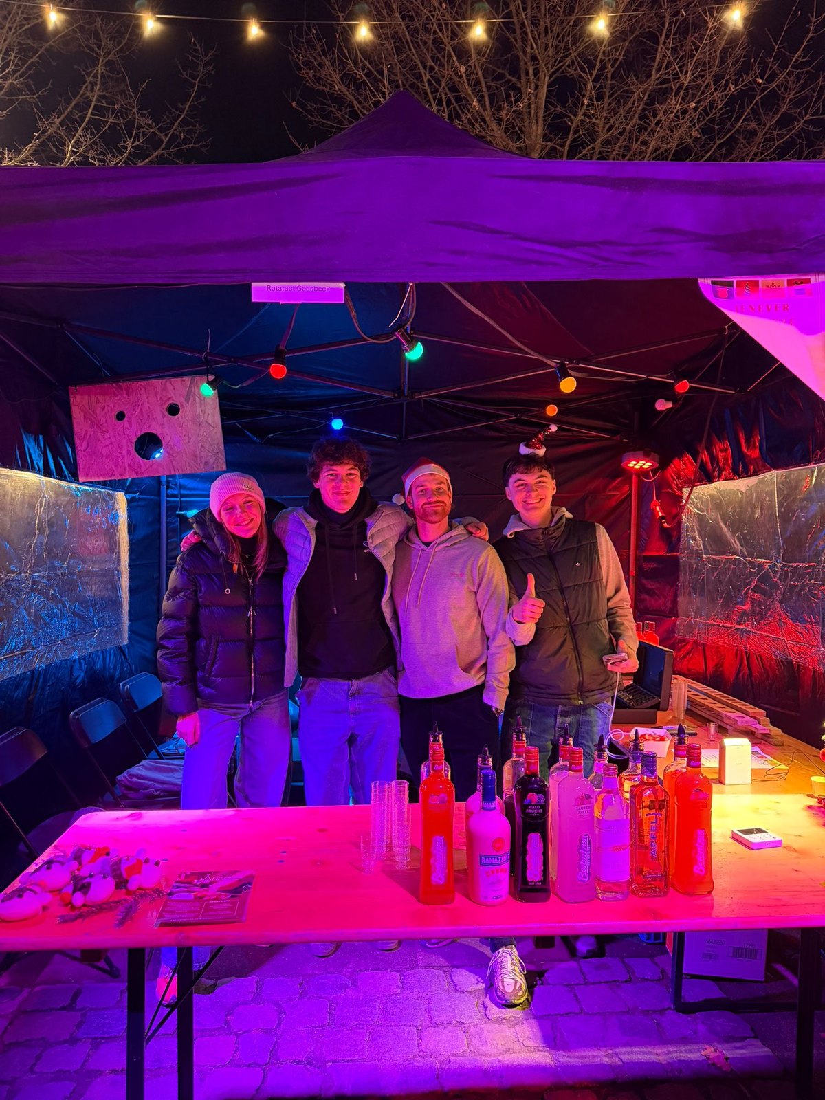 Kerstcorrida met leden aan de stand